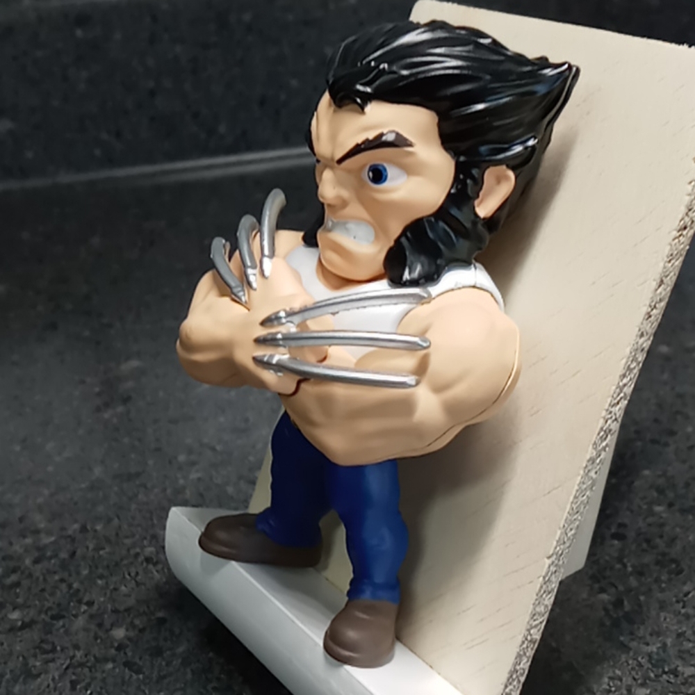 Metal Wolverine Figure - Picture 2 of 8
